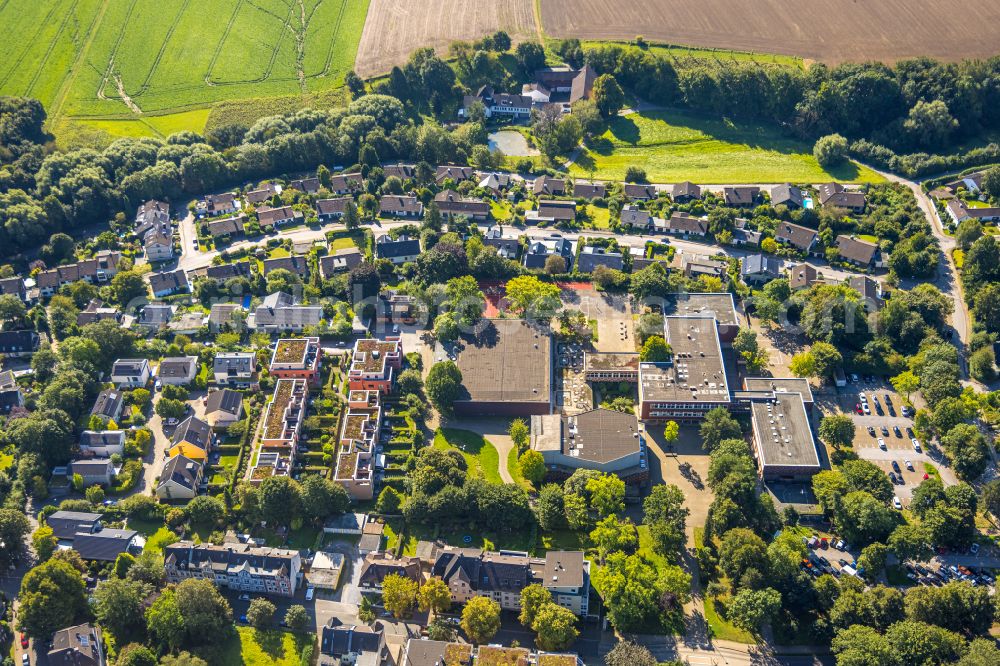 Aerial image Heiligenhaus - School building of Immanuel Kant High School on street Herzogstrasse in Heiligenhaus in North Rhine-Westphalia