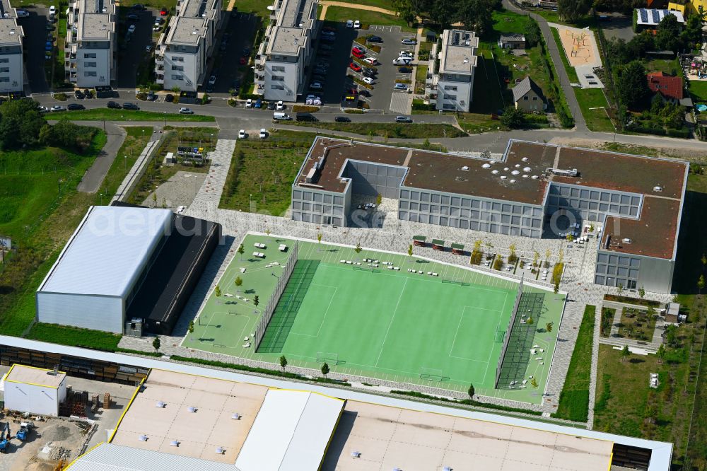 Berlin from the bird's eye view: New construction site of the school building Integrierte Sekundarschule Mahlsdorf on the street An der Schule in the district Mahlsdorf in Berlin, Germany