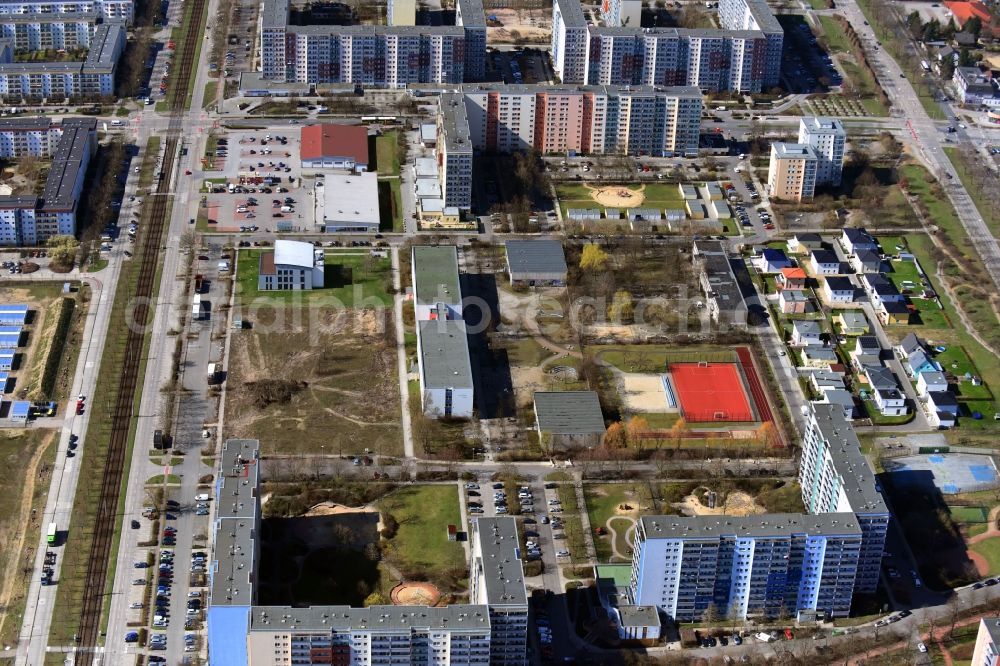 Aerial image Berlin - School building of the Jean-Piaget-Schule on Mittenwalder Strasse in the district Hellersdorf in Berlin