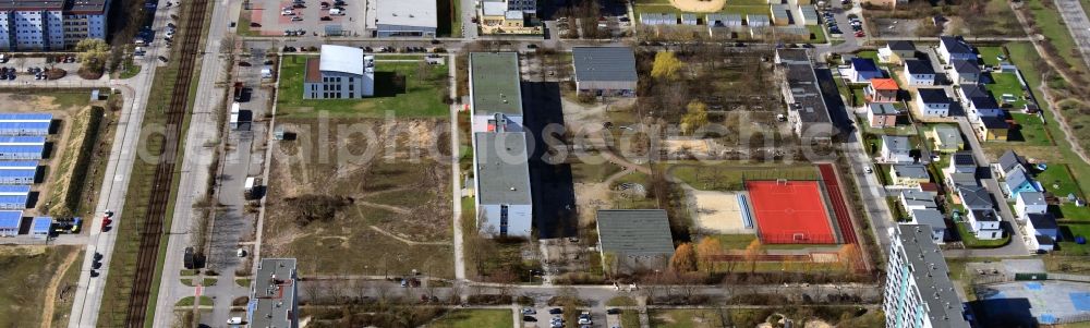 Aerial photograph Berlin - School building of the Jean-Piaget-Schule on Mittenwalder Strasse in the district Hellersdorf in Berlin