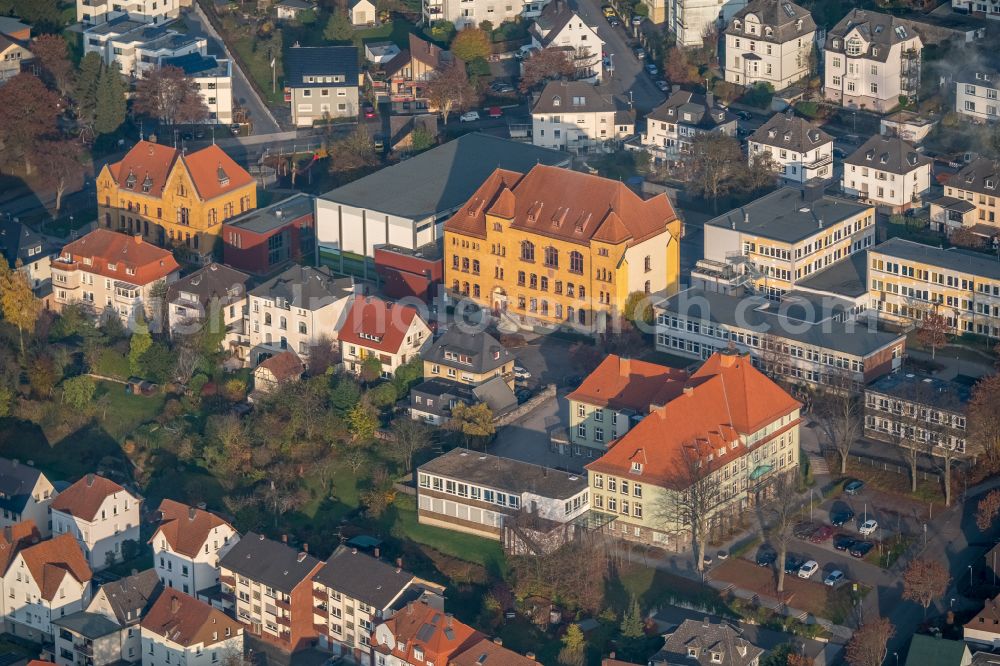 Arnsberg from the bird's eye view: School buildings of the Johannesschule Arnsberg, Theodor-Heuss-Schule und der Adolf-Sauer-Schule on the street Sauerstrasse in Arnsberg in the state North Rhine-Westphalia, Germany