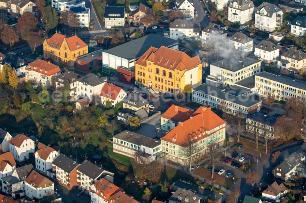 Aerial image Arnsberg - School buildings of the Johannesschule Arnsberg, Theodor-Heuss-Schule und der Adolf-Sauer-Schule on the street Sauerstrasse in Arnsberg in the state North Rhine-Westphalia, Germany