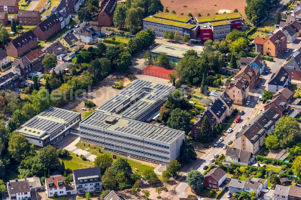 Aerial photograph Bottrop - School building of the Josef-Albers-Gymnasium Bottrop on Zeppelinstrasse in the district Stadtmitte in Bottrop in the state North Rhine-Westphalia, Germany