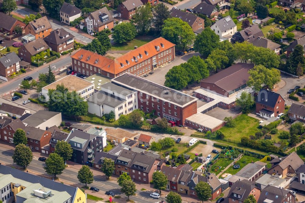 Haltern am See from above - School building of the Joseph-Hennewig-Schule on Holtwicker Strasse in Haltern am See in the state North Rhine-Westphalia, Germany