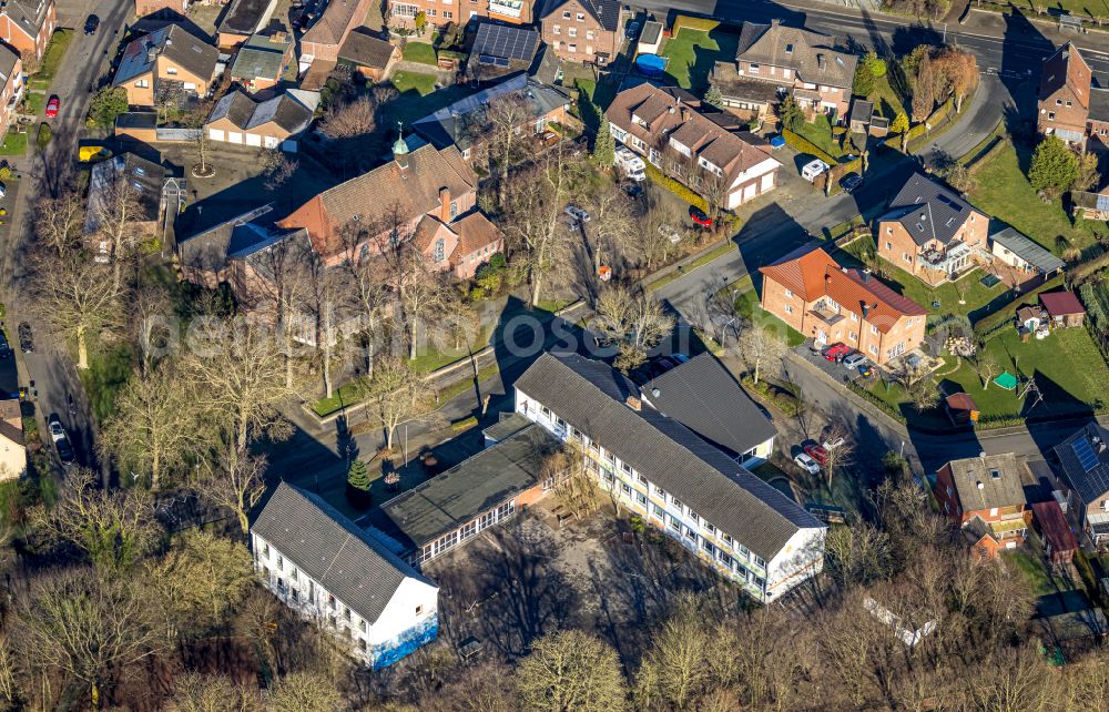 Werne from the bird's eye view: School building of the Kardinal-von-Galen-Schule on street Kirchstrasse in Werne at Ruhrgebiet in the state North Rhine-Westphalia, Germany