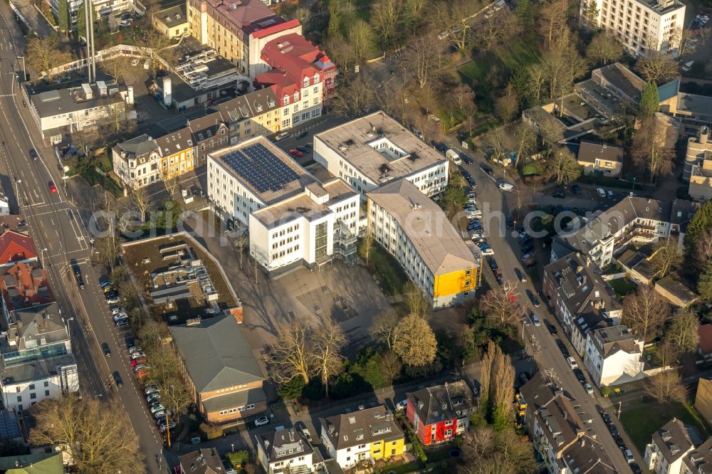 Mülheim an der Ruhr from above - School building of the Karl-Ziegler-Schule on Schulstrasse in Muelheim on the Ruhr in the state North Rhine-Westphalia, Germany