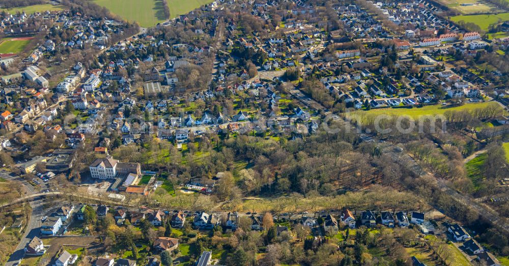 Unna from the bird's eye view: School building of the Katharinenschule Unna and the pool Freibad Bornekamp on Bornekampstrasse in Unna in the state North Rhine-Westphalia, Germany