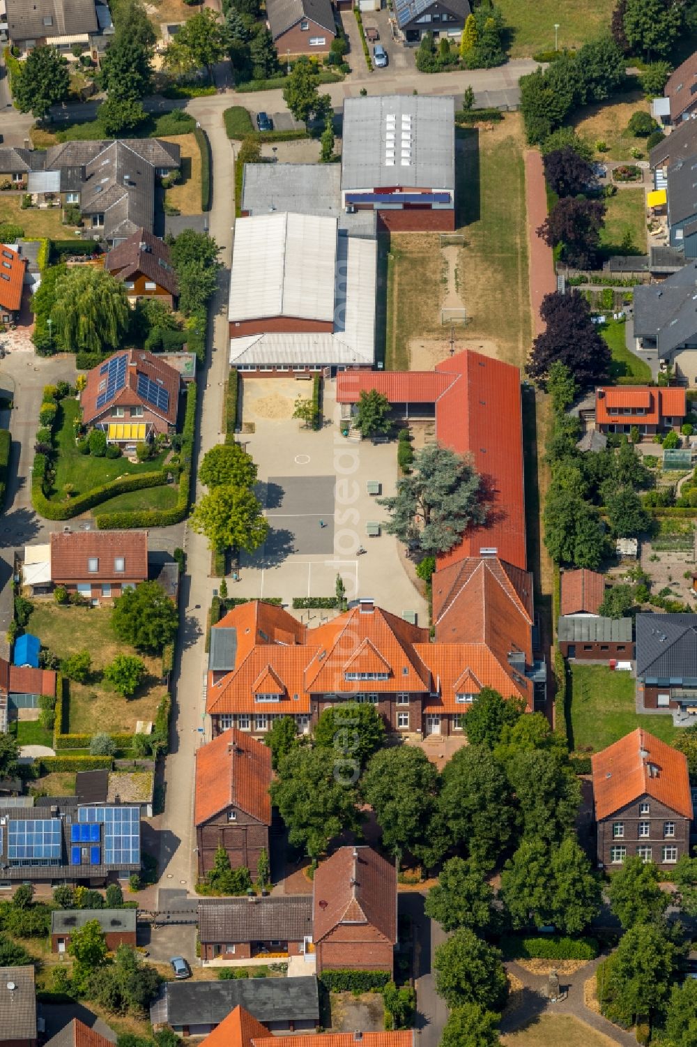 Rinkerode from above - School building of the Catholic Primary School in Rinkerode, North Rhine-Westphalia, Germany