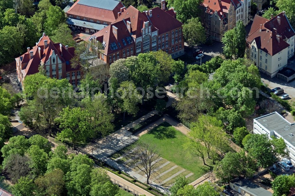 Erfurt from the bird's eye view: School building of the Koenigin-Luise-Gymnasium on the Melanchthonstrasse in the district Altstadt in Erfurt in the state Thuringia, Germany