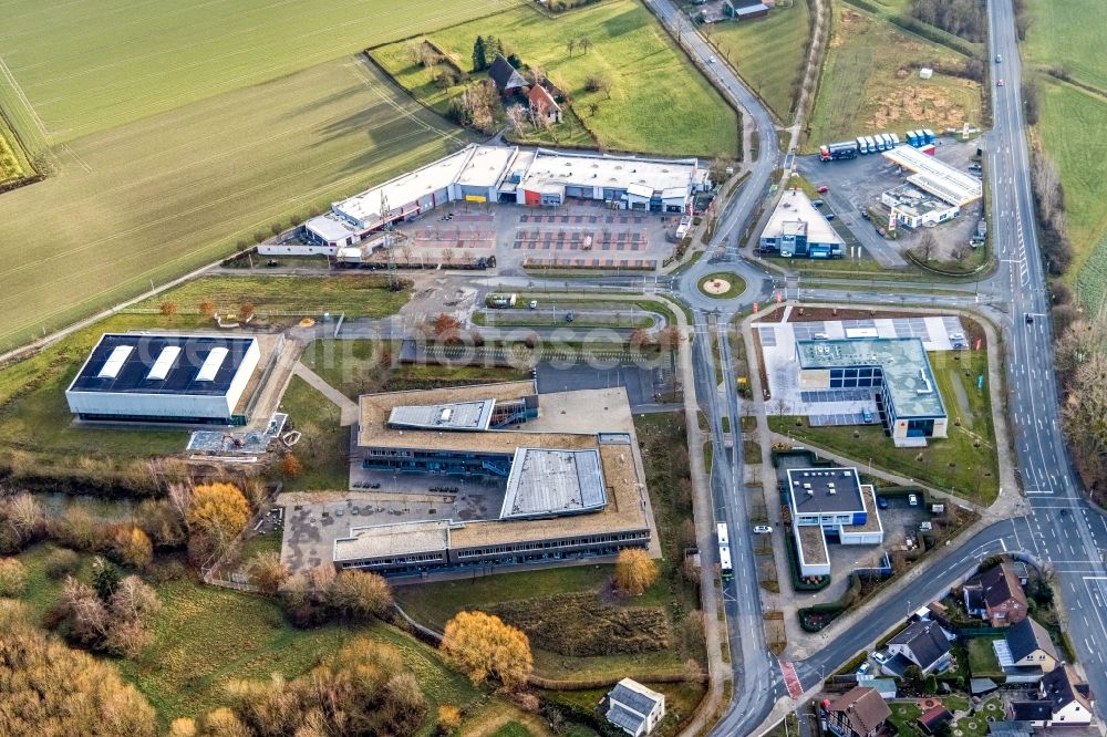 Hamm from the bird's eye view: School building of the Konrad-Adenauer Realschule on Heideweg in Hamm in the state North Rhine-Westphalia, Germany