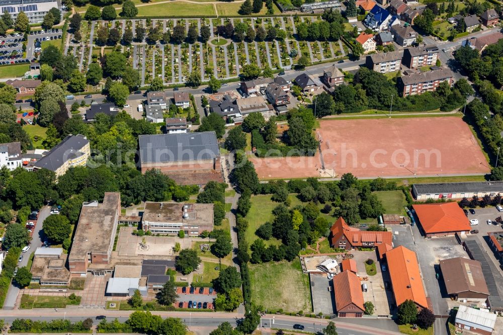 Neubeckum from above - School building of the Kopernikus-Gymnasium Neubeckum Vellerner Str. in Neubeckum in the state North Rhine-Westphalia, Germany