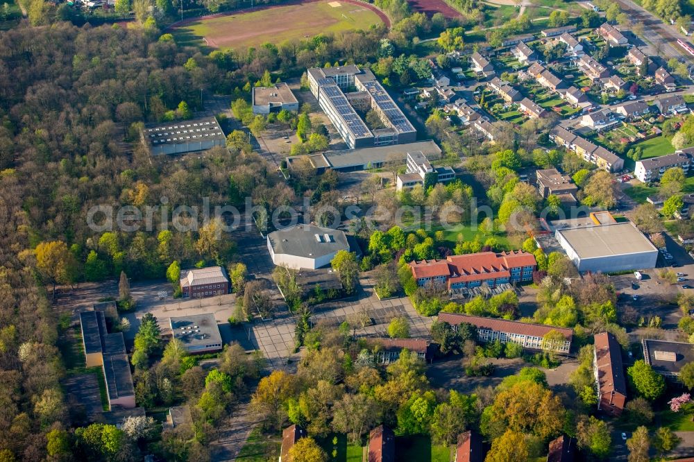 Duisburg from the bird's eye view: School building of the Kopernikus Schule on Beckersloh in Duisburg in the state North Rhine-Westphalia, Germany