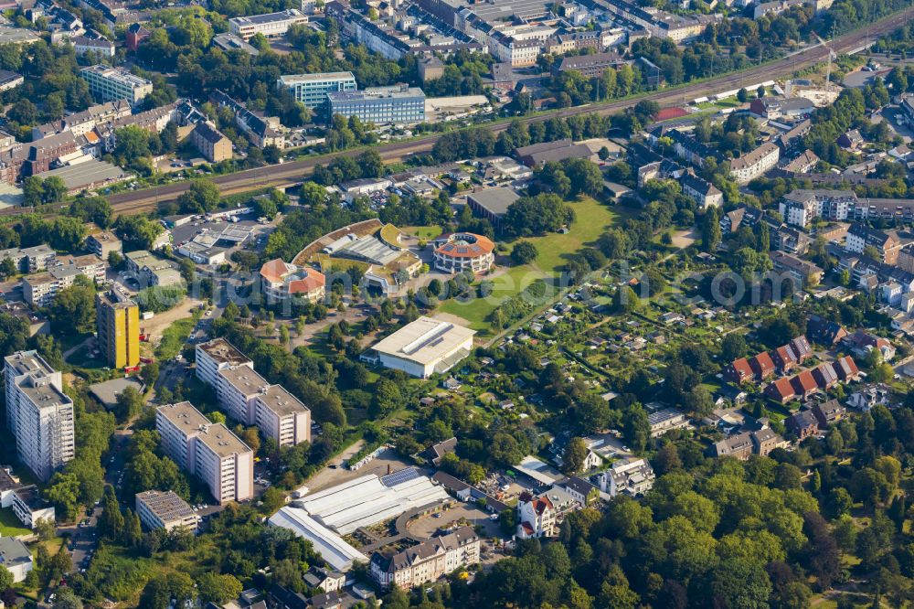 Aerial image Krefeld - School building of the Kurt Tucholsky Comprehensive School on Alte Gladbacher Strasse in Krefeld in the Ruhr area in the federal state of North Rhine-Westphalia, Germany