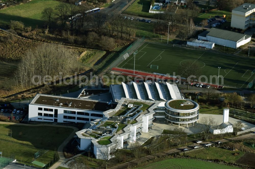 Mühlenbecker Land from the bird's eye view: School building of the Kaethe-Kollwitz-Gesamtschule on Kirschweg in Muehlenbecker Land in the state Brandenburg