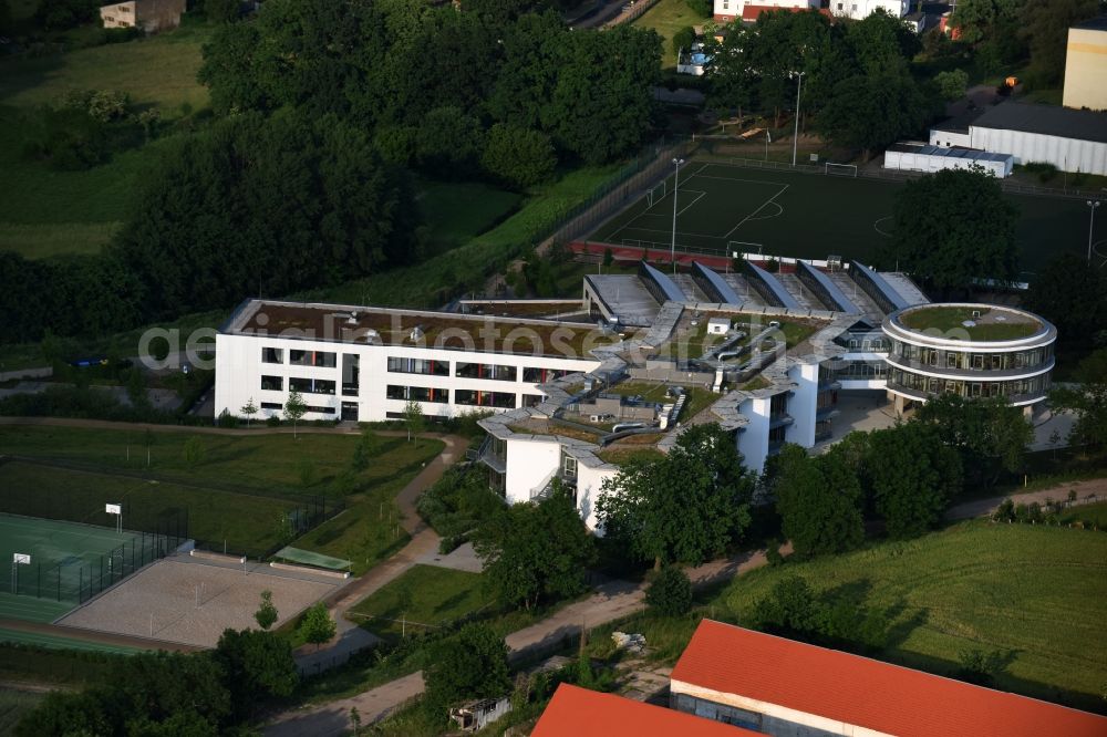 Mühlenbecker Land from the bird's eye view: School building of the Kaethe-Kollwitz-Gesamtschule on Kirschweg in Muehlenbecker Land in the state Brandenburg