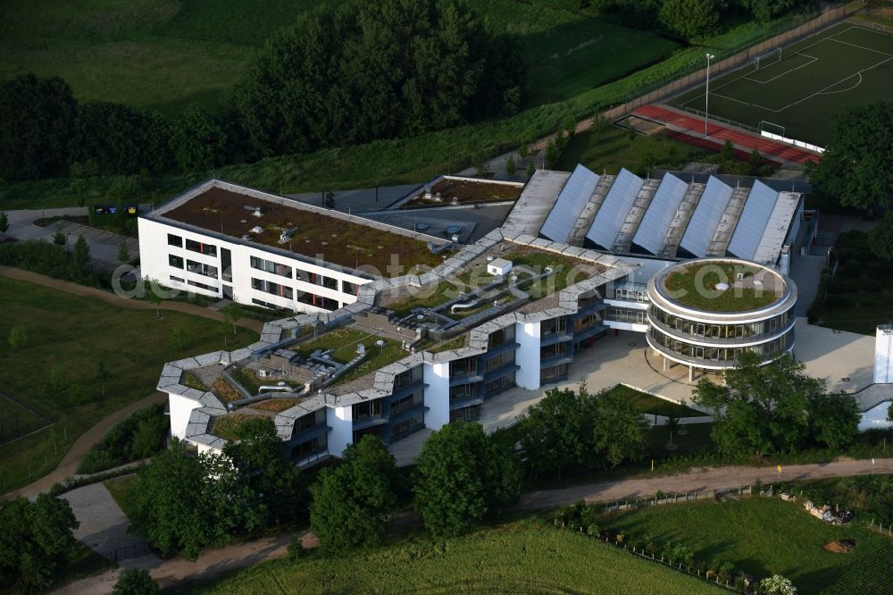 Aerial photograph Mühlenbecker Land - School building of the Kaethe-Kollwitz-Gesamtschule on Kirschweg in Muehlenbecker Land in the state Brandenburg