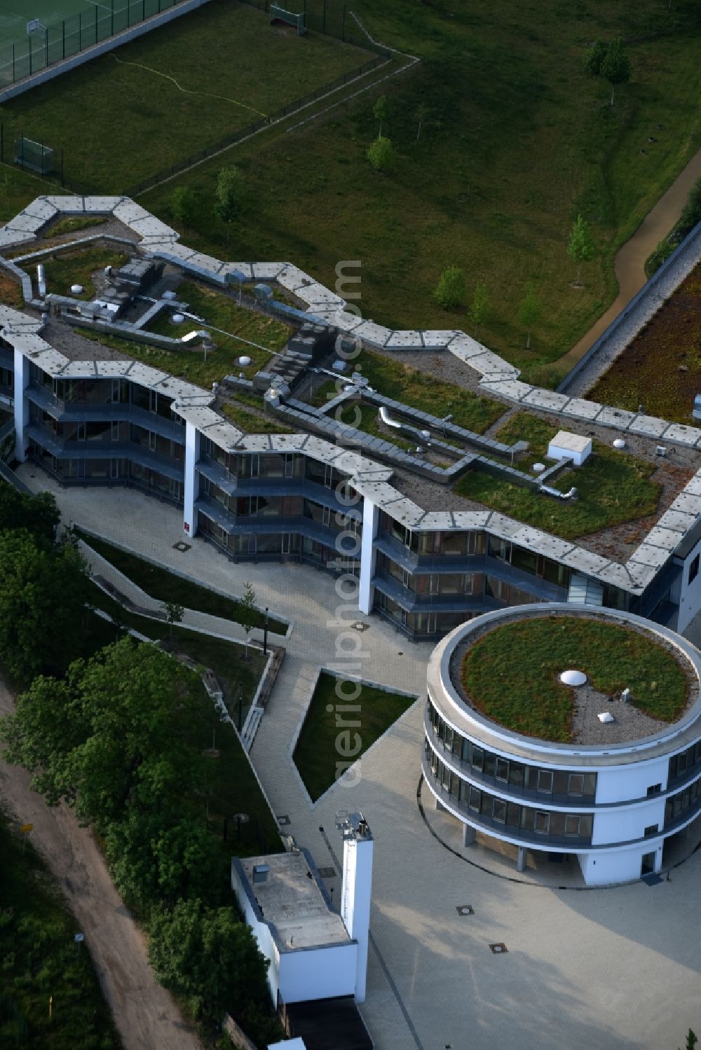 Aerial photograph Mühlenbecker Land - School building of the Kaethe-Kollwitz-Gesamtschule on Kirschweg in Muehlenbecker Land in the state Brandenburg