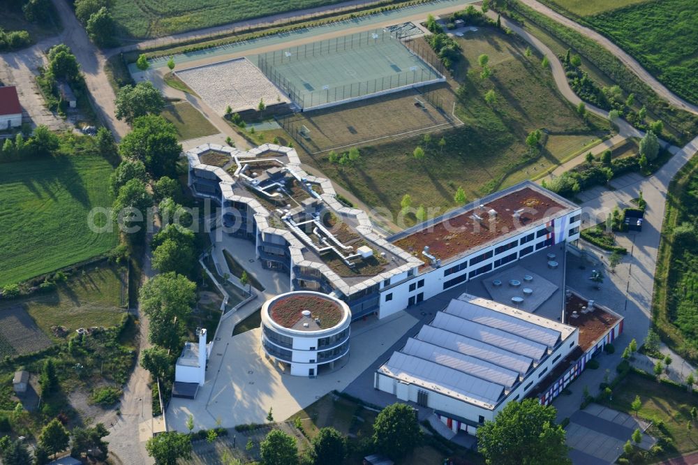 Aerial image Mühlenbecker Land - School building of the Kaethe-Kollwitz-Gesamtschule in Muehlenbecker Land in the state Brandenburg