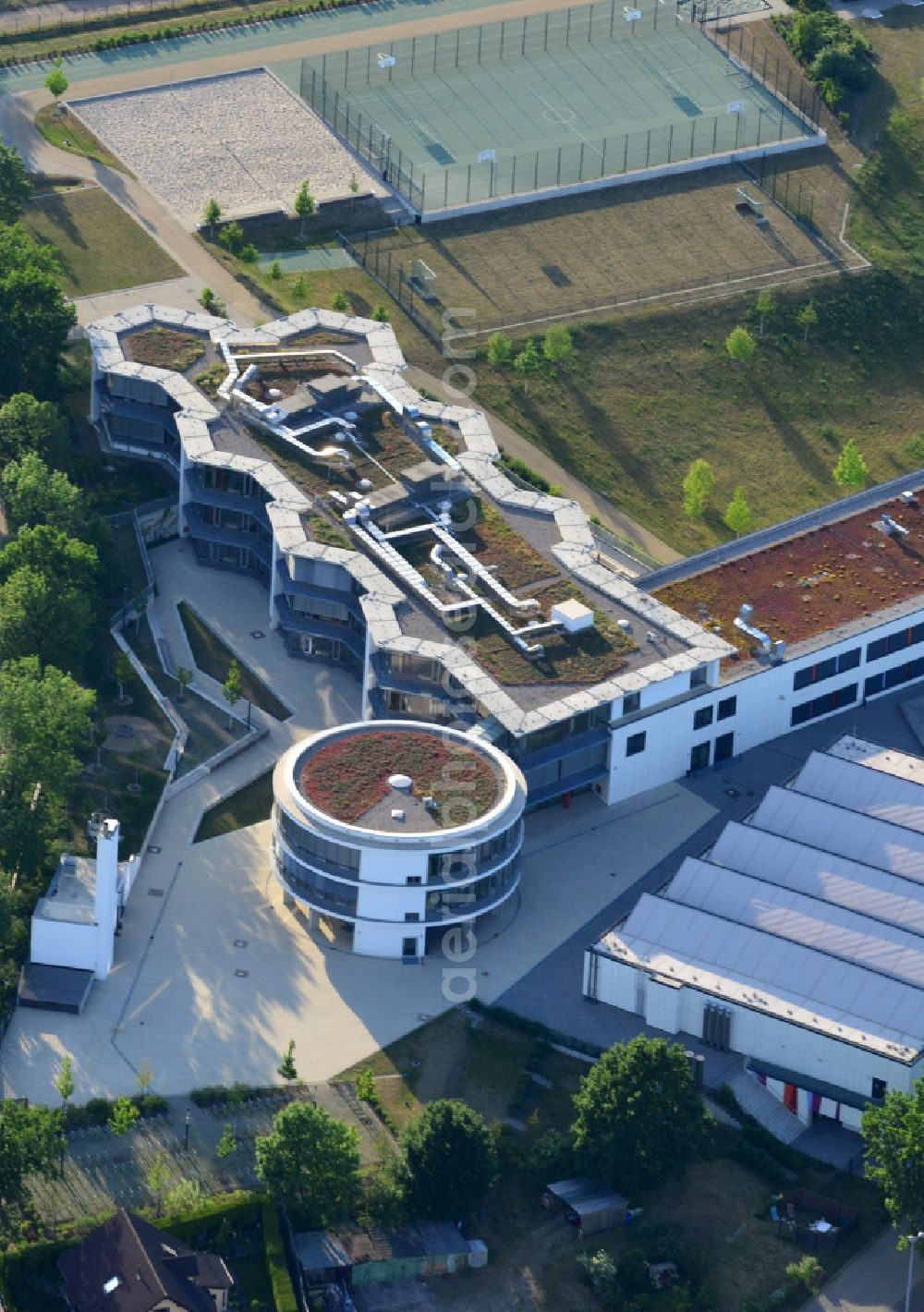 Aerial photograph Mühlenbecker Land - School building of the Kaethe-Kollwitz-Gesamtschule in Muehlenbecker Land in the state Brandenburg