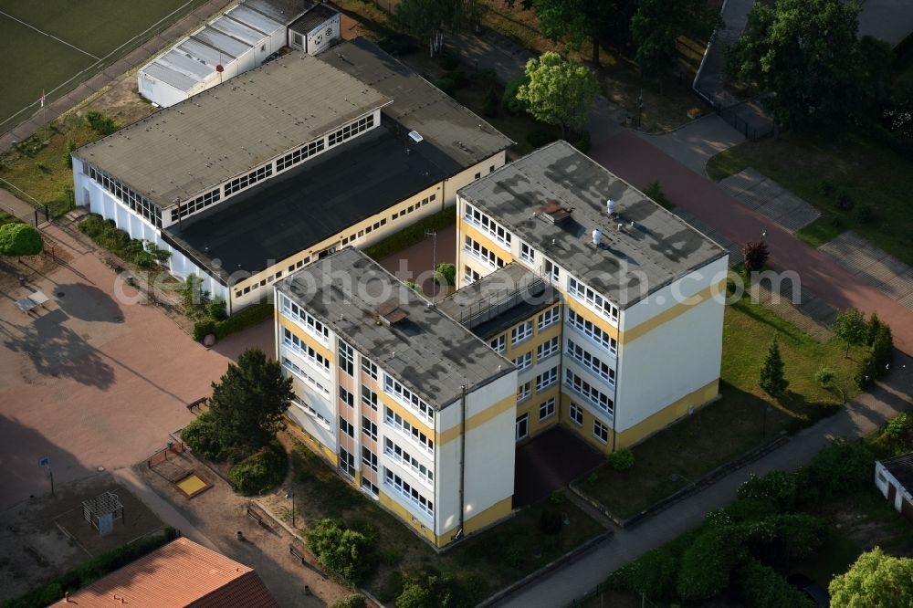 Aerial image Mühlenbecker Land - School building of the Kaethe-Kollwitz-Grundschule an der Hauptstrasse in Muehlenbecker Land in the state Brandenburg