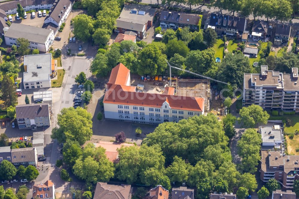 Gladbeck from above - school building of the Lambertischule on street Kirchstrasse in Gladbeck at Ruhrgebiet in the state North Rhine-Westphalia, Germany