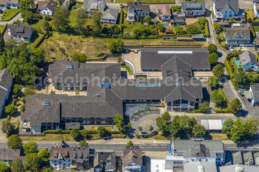 Aerial photograph Attendorn - School building of the St. Laurentius-Schule Attendorn on Koelner Strasse in Attendorn in the state North Rhine-Westphalia, Germany