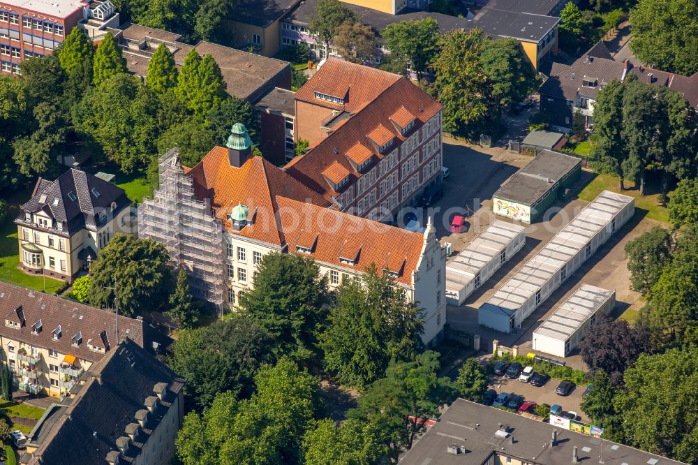 Aerial photograph Gelsenkirchen - School building of the Leibniz-Gymnasium on street Breddestrasse in the district Buer in Gelsenkirchen at Ruhrgebiet in the state North Rhine-Westphalia, Germany