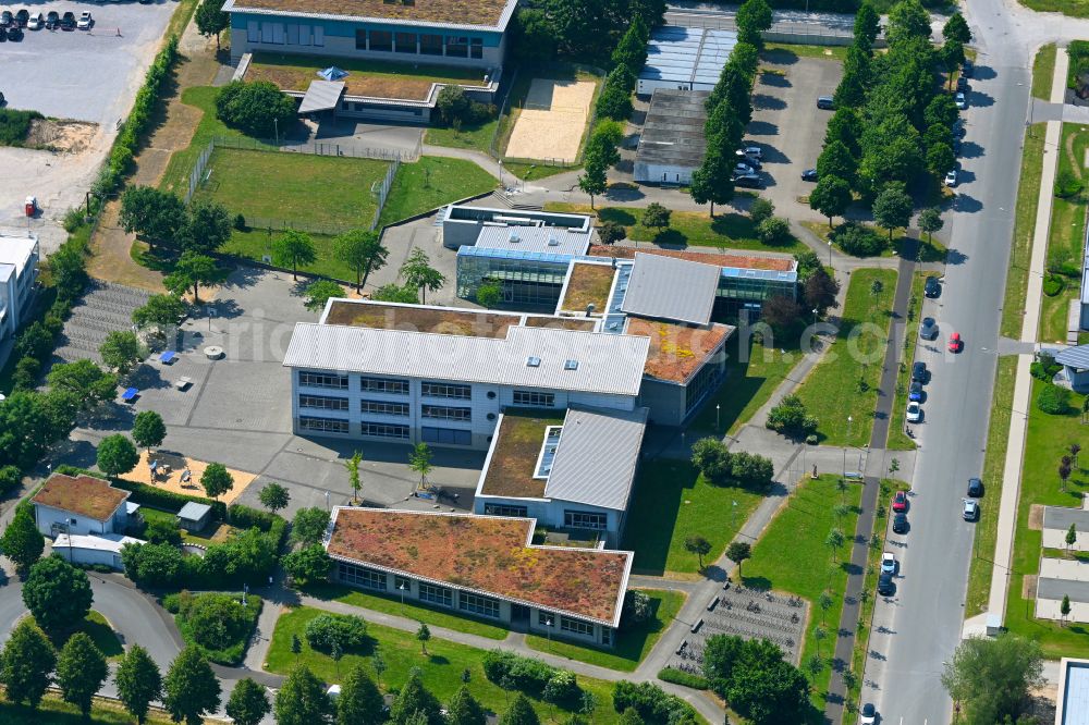 Aerial photograph Paderborn - School building of the Lise-Meitner-Realschule on street Lise-Meitner-Strasse in Paderborn in the state North Rhine-Westphalia, Germany