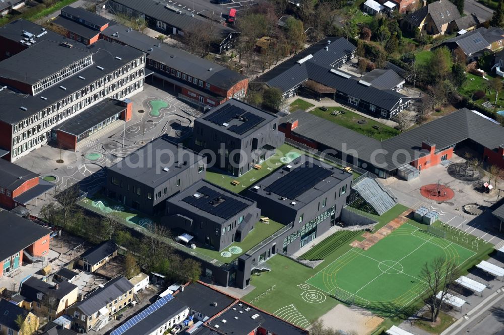 Aerial image Kopenhagen - School building of the Livets Skole in the district Vanlose in Copenhagen in Region Hovedstaden, Denmark