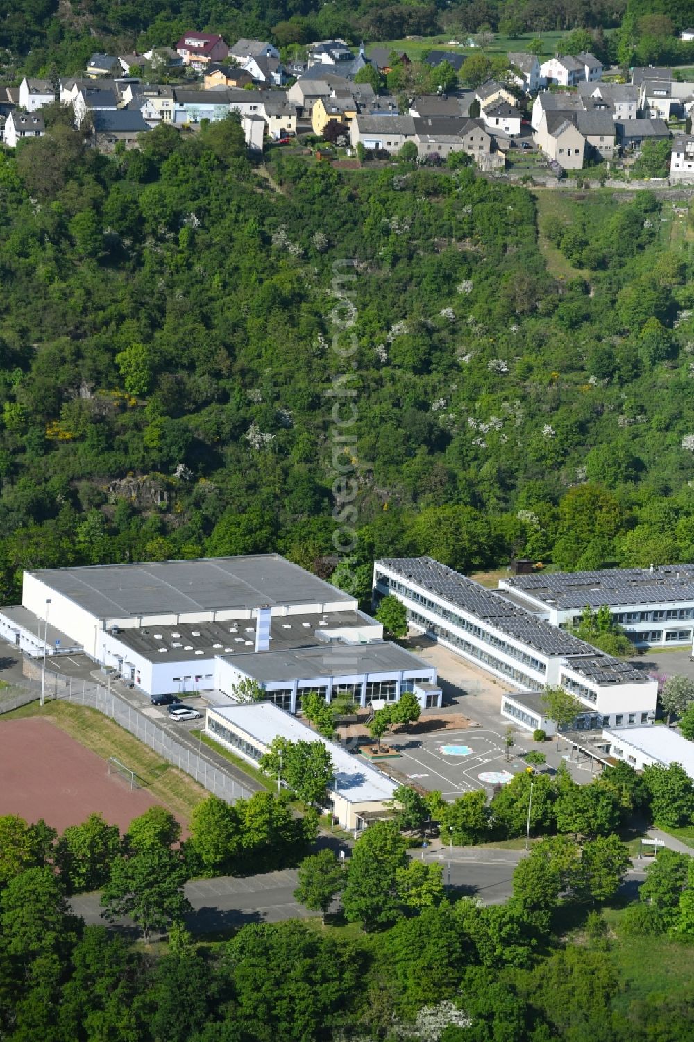 Aerial image Sankt Goarshausen - School building of the Loreleyschule on Loreleyring in the district Heide in Sankt Goarshausen in the state Rhineland-Palatinate, Germany