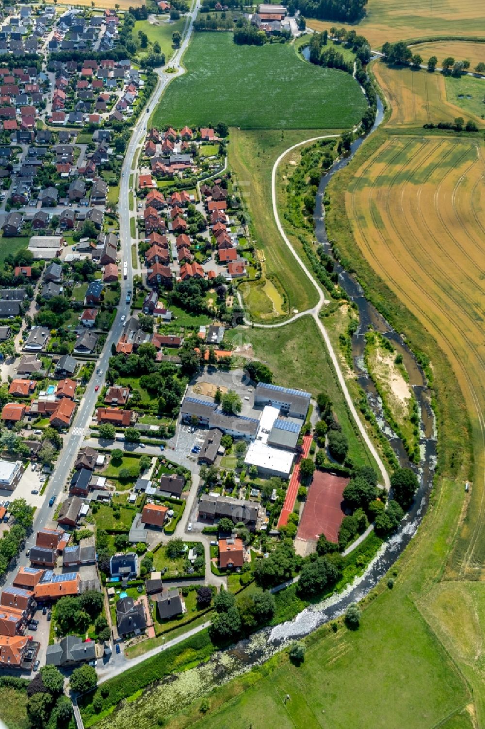 Aerial image Albersloh - School building of the Ludgerusschule Albersloh in Wersetal in Albersloh in the state North Rhine-Westphalia, Germany