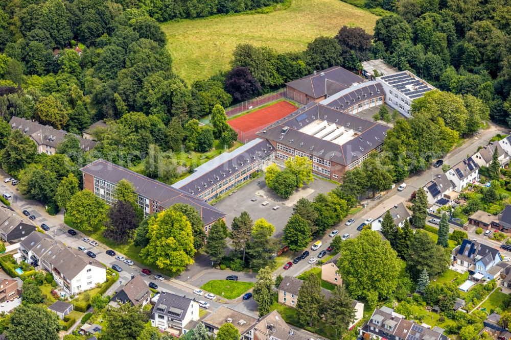 Aerial image Mülheim an der Ruhr - School building of the Luisenschule in Muelheim on the Ruhr at Ruhrgebiet in the state North Rhine-Westphalia, Germany