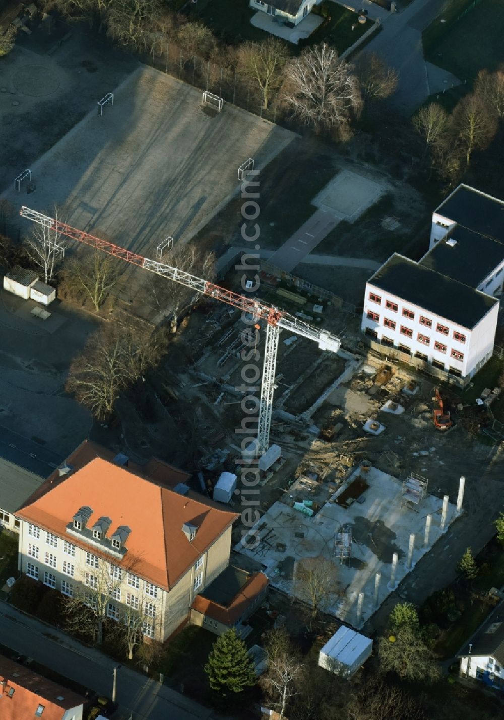 Aerial photograph Berlin - School building of the Mahlsdorfer Grundschule on Feldrain destrict Mahlsdorf in Berlin in Germany