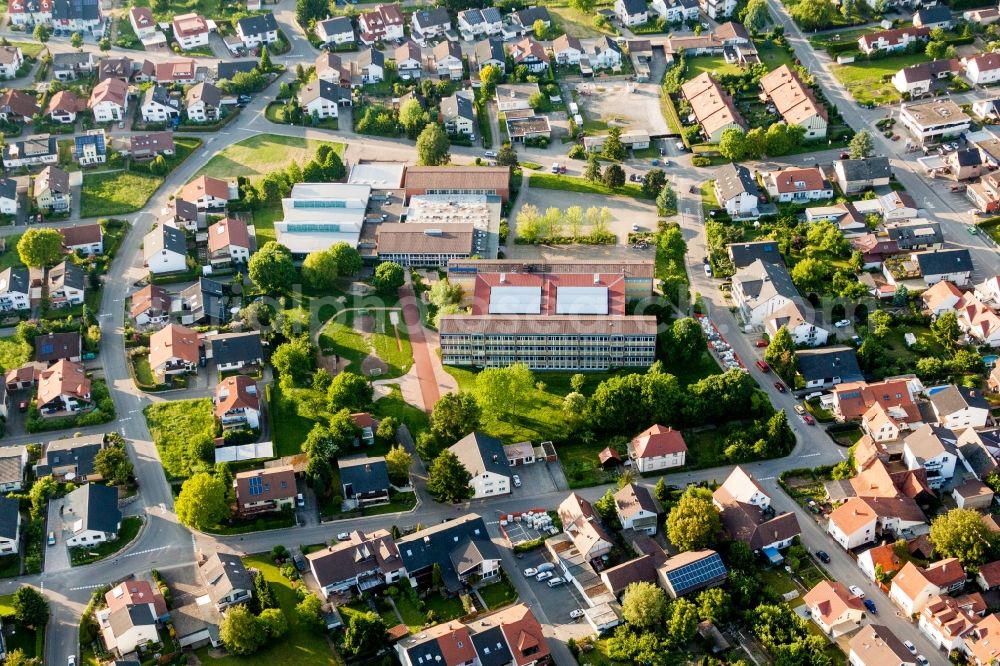 Rauenberg from the bird's eye view: School building of the Mannabergschule and town hall in Rauenberg in the state Baden-Wuerttemberg, Germany