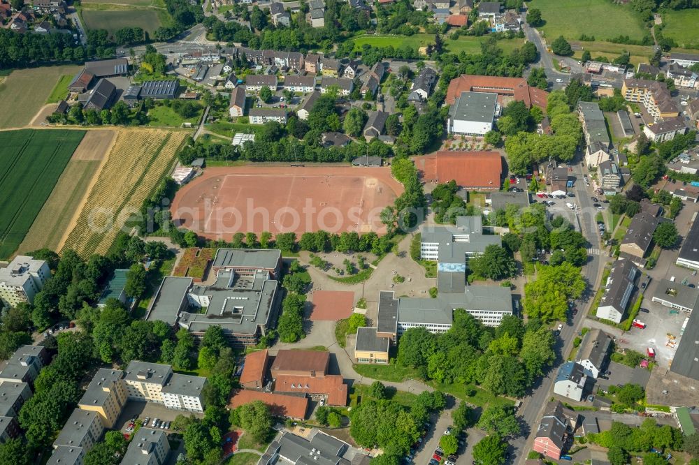 Bochum from the bird's eye view: School building of the Maria-Sibylla-Merian-Gesamtschule and of Hellweg-Schule Staedt. Gymnasium on Lohackerstrasse in Bochum in the state North Rhine-Westphalia, Germany