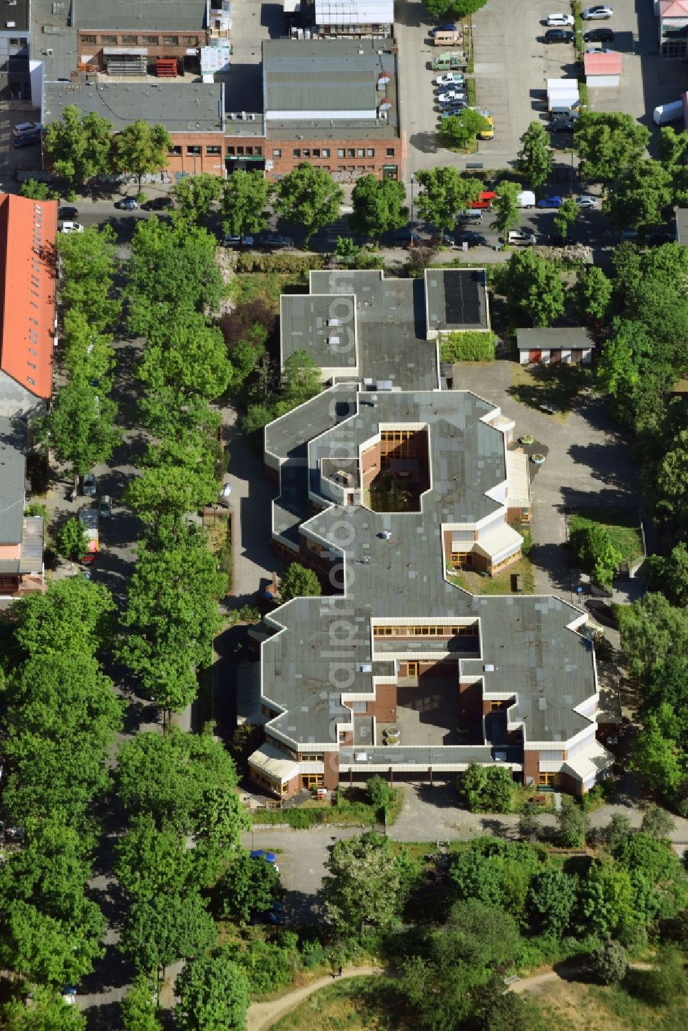 Berlin from the bird's eye view: School building of the Marianne-Cohn-Schule on Holzmannstrasse in Berlin, Germany