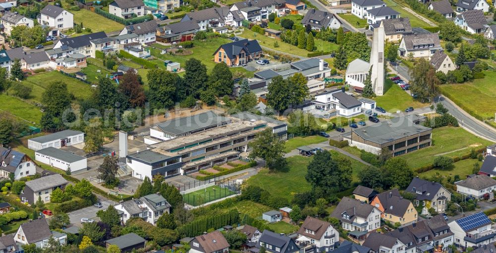 Meschede from above - School building of the Grundschule Mariengrundschule on Von-Westphalen-Strasse in Meschede in the state North Rhine-Westphalia, Germany