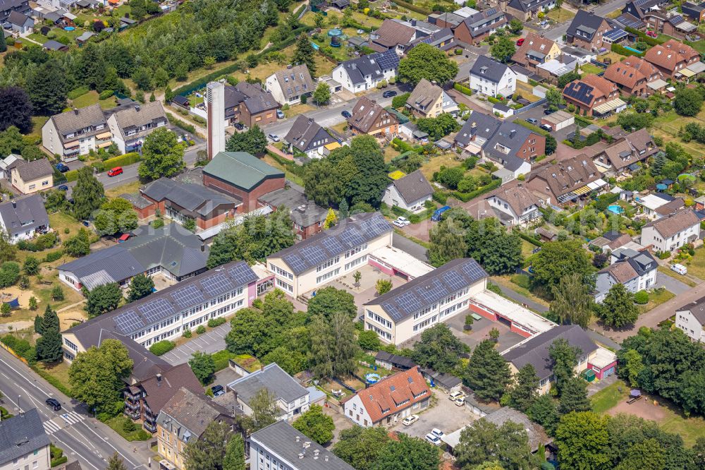 Aerial photograph Castrop-Rauxel - School building of the Martin-Luther-King-Schule and the Pauluskirche in the district Bladenhorst in Castrop-Rauxel at Ruhrgebiet in the state North Rhine-Westphalia, Germany