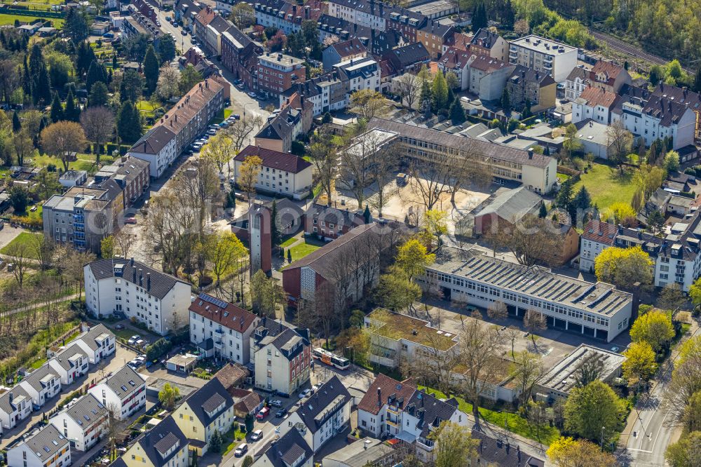 Aerial photograph Gelsenkirchen - School building of the Mechtenbergschule in the district Rotthausen in Gelsenkirchen at Ruhrgebiet in the state North Rhine-Westphalia, Germany