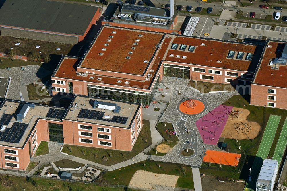 Hannover from above - School building of the IGS Kronsberg on the Kattenbrookstrift in the district Bemerode in Hannover in the state Lower Saxony, Germany