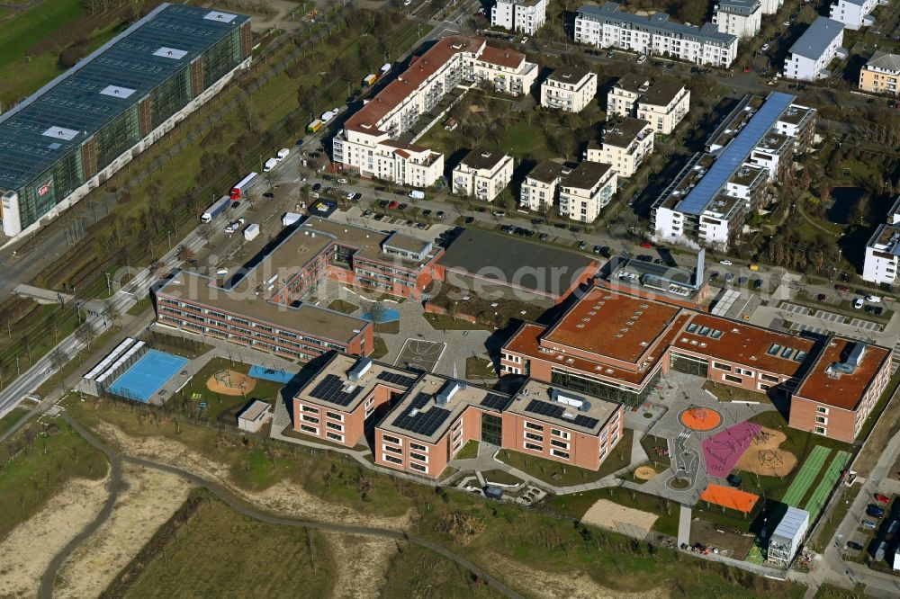 Aerial image Hannover - School building of the IGS Kronsberg on the Kattenbrookstrift in the district Bemerode in Hannover in the state Lower Saxony, Germany