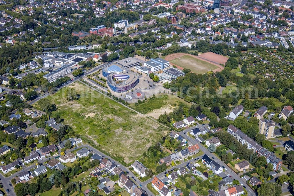 Aerial photograph Bochum - School building of the Neues Gymnasium Bochum and Hans-Boeckler-Schule an der Querenburger Strasse in Bochum at Ruhrgebiet in the state North Rhine-Westphalia