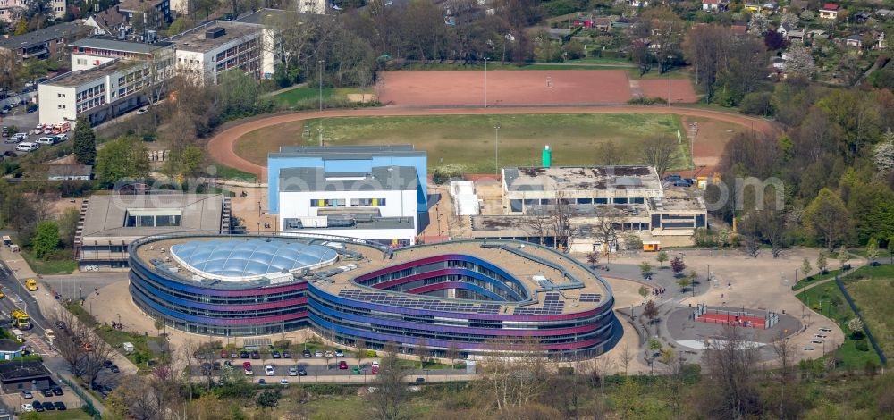 Aerial image Bochum - School building of the Neues Gymnasium Bochum an der Querenburger Strasse in Bochum in the state North Rhine-Westphalia