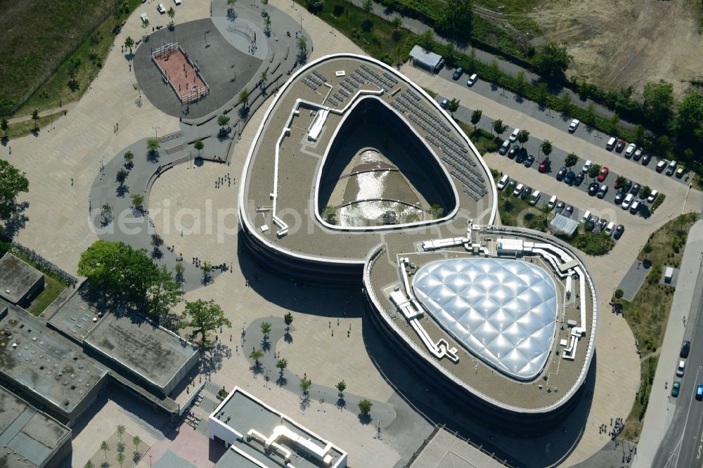 Bochum from the bird's eye view: School building of the Neues Gymnasium Bochum an der Querenburger Strasse in Bochum in the state North Rhine-Westphalia