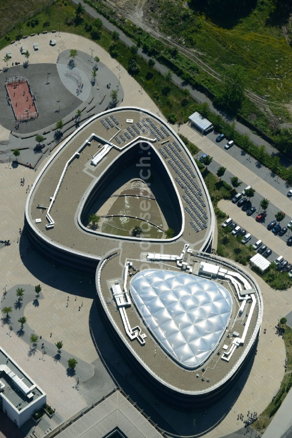 Aerial photograph Bochum - School building of the Neues Gymnasium Bochum an der Querenburger Strasse in Bochum in the state North Rhine-Westphalia