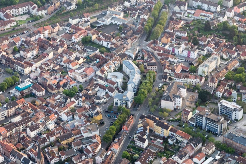 Aerial photograph Neustadt an der Weinstraße - School building of the in Neustadt an der Weinstrasse in the state Rhineland-Palatinate, Germany