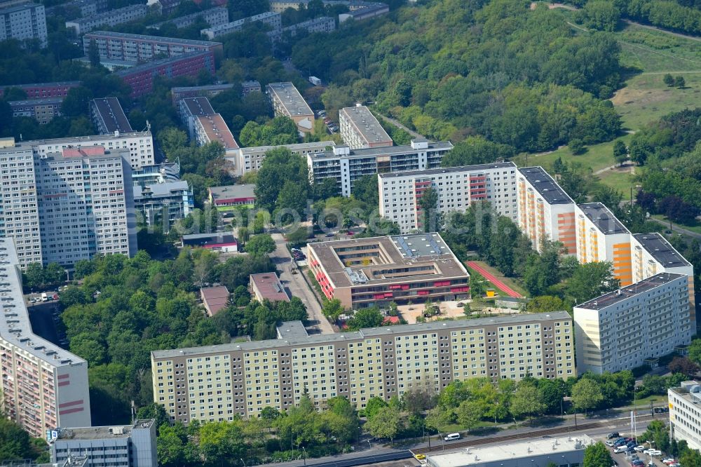 Berlin from the bird's eye view: School building of the Nils-Holgersson-Schule on Otto-Marquardt-Strasse in the district Fennpfuhl in Berlin, Germany