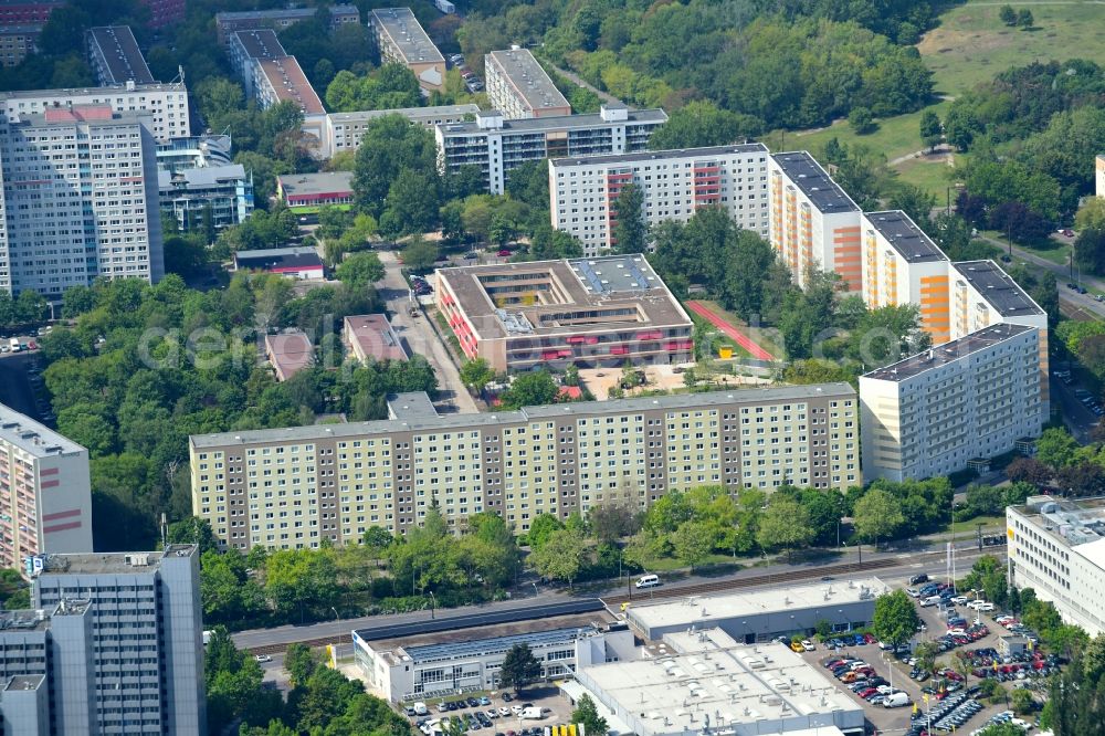 Aerial image Berlin - School building of the Nils-Holgersson-Schule on Otto-Marquardt-Strasse in the district Fennpfuhl in Berlin, Germany