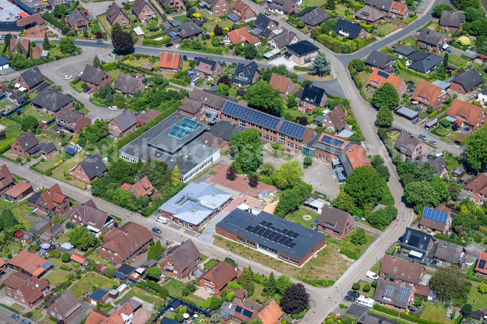 Aerial photograph Horneburg - Schulgebaeude der Oberschule Johann-Hinrich-Pratje-Schule in Horneburg im Bundesland Niedersachsen, Deutschlan