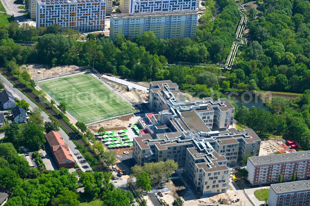 Aerial image Berlin - New school building on Allee der Kosmonauten in the Lichtenberg district of Berlin, Germany